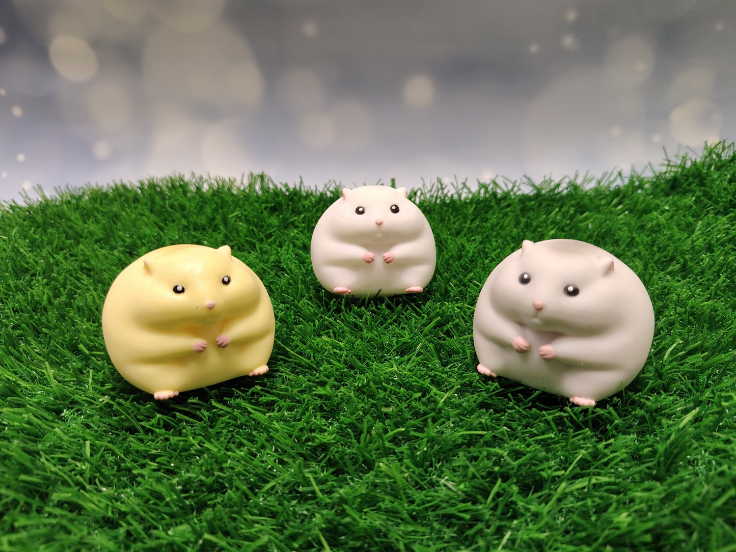 [Pre-order Aug.26 arrival] Squeeze me Chubby Hamster Squishy w/display (9 styles)