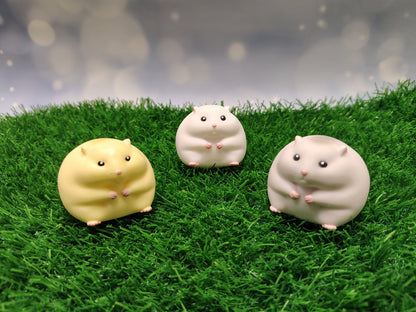 [Pre-order Aug.26 arrival] Squeeze me Chubby Hamster Squishy w/display (9 styles)