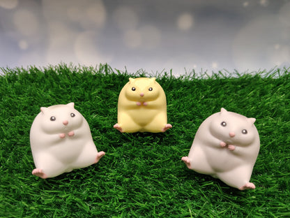 [Pre-order Aug.26 arrival] Squeeze me Chubby Hamster Squishy w/display (9 styles)